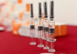 إندونيسيا تبدأ حملة تطعيم جماهيرية 13 يناير .. والرئيس يتلقى الجرعة الأولى