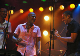 فريق بلاك تيما يحتفل بعيد الحب بساقية الصاوي