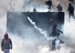 إصابة عشرات الفلسطينيين بالاختناق خلال قمع الاحتلال مسيرة ضده