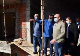 بالصور .. وزير الإسكان يتفقد مشروعى تطوير منطقتى “سور مجرى العيون” و”مثلت ماسبيرو”