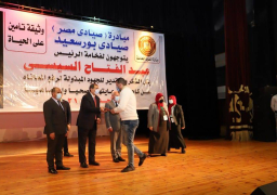 فى إطار توجيهات الرئيس السيسي ليحيوا “حياة كريمة”سعفان يسلم 500 صياد ببورسعيد وثيقة للتأمين التكافلى ضد الحوادث