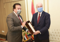 وزير التعليم العالي يبحث انشاء افرع للجامعات الإسبانية بالقاهرة