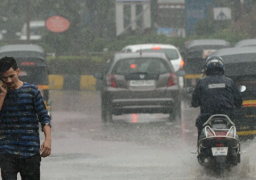 انخفاض ملحوظ بدرجات الحرارة اليوم.. وأمطار وسيول على معظم الانحاء