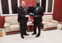 سفير مصر بالسودان يبحث مع وزير المالية مجالات التعاون وأوجه الدعم