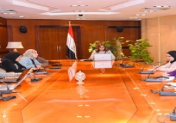 وزيرة الهجرة تعقد ثاني لقاءات مبادرة “مصرية بـ100 راجل” عبر “زووم”