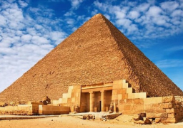 “معلومات مجلس الوزراء”: الهرم الأكبر بالجيزة ومعبد الأقصر ضمن أجمل 50 مبنى في العالم