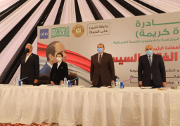 وزير القوى العاملة يسلم 500 وثيقة تأمين للعمالة غير المنتظمة بالشرقية