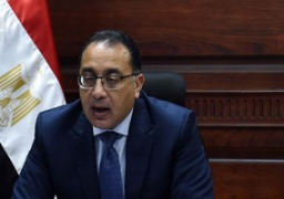 رئيس الوزراء يستعرض تقريراً للبيئة حول حملة قرية “صفط تراب..البداية”