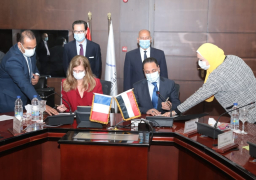 وزير النقل وسفير فرنسا يشهدان عقد إدارة وتشغيل وصيانة القطار الكهربائي