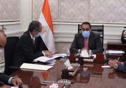 بالصور.. رئيس الوزراء يتابع مع وزير الاتصالات مشروع تطوير الريف المصري