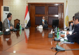 بالصور.. وزير التنمية المحلية يبحث مع البنك الدولى آخر مستجدات برنامج التنمية المحلية بصعيد مصر