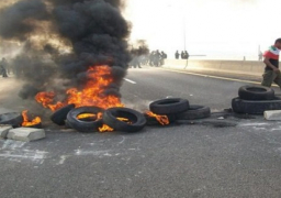 إغلاق طرق في العديد من المدن اللبنانية مع دعوات للتظاهر احتجاجاً على تردي الأوضاع المعيشية