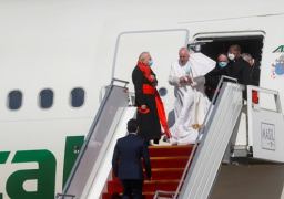 بابا الفاتيكان يبدأ زيارته للعراق