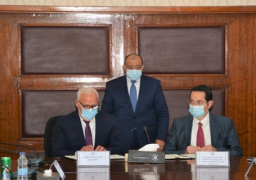 وزير التنمية المحلية يشهد توقيع ملحق للعقد بين الإسماعيلية وبورسعيد مع إحدى شركات الإستثمار