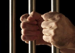 “النيابة العامة” تأمر بحبس زوج اعتدى على زوجته بالإسكندرية