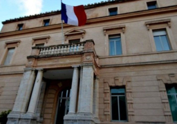 بعد إغلاق استمر 7 سنوات .. فرنسا تعيد اليوم فتح سفارتها في ليبيا