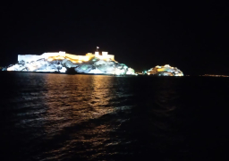 إضاءة قلعة صلاح الدين في طابا احتفالا بالعيد القومي لجنوب سيناء