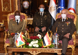 بالصور : الفريق / محمد فريد رئيس أركان حرب القوات المسلحة يلتقى رئيس قوات الدفاع الوطنى البوروندى