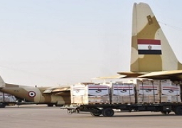 مصر تسلم مساعدات طبية وإنسانية إلى جمهورية غينيا الاستوائية