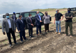 القصير يزور بعض المشروعات الزراعية بجنوب السودان