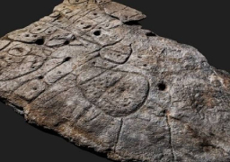 لوح صخري عمره 4 آلاف سنة أقدم خريطة في أوروبا