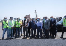 وزير النقل يتفقد مشروع إنشاء طريق شرق الرياح التوفيقي من بنها للمنصورة