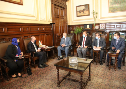 وزير الزراعة يبحث مع سفير استراليا بالقاهرة آفاق التعاون بين البلدين
