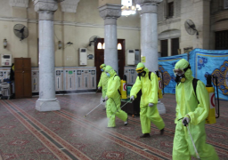 بالصور.. الهلال الاحمر يبدأ المرحلة الثانية من تعقيم المساجد