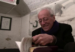 وفاة الشاعر والروائي الفرنسي برنار نويل عن 90 عاماً