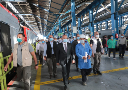 وزير النقل يتابع أعمال صيانة وعمرات أسطول الجرارات و أعمال التجهيز اليومي لعربات الركاب المكيفة وعربات النوم بورش الفرز للسكك الحديدية