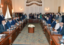 وزير الخارجية يؤكد موقف مصر الثابت من أن التوصل إلى حل الدولتين هو السبيل الوحيد لتحقيق السلام العادل والدائم والأمن والاستقرار المنشوديّن في المنطقة، مؤكدًا حق الشعب الفلسطيني الشقيق في تقرير مصيره عبر إقامة دولته المستقلة وعاصمتها القدس الشرقية على خطوط الرابع من يونيو عام 1967 استنادًا إلى المرجعيات الدولية