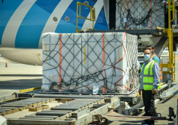 صور.. الصحة: وصول 500 ألف جرعة من لقاح سينوفارم الصيني