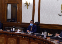 “مدبولى” يستعرض مخططات تطوير عدد من المحاور المرورية المهمة بالقاهرة