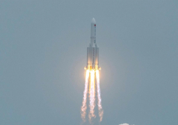 الصين تطلق صاروخًا آخر للفضاء