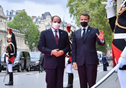 صور استقبال ماكرون للرئيس السيسى بقصر المؤتمرات بباريس