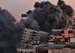 مع دخول التصعيد يومه الثالث .. إسرائيل تشن أعنف غارات على غزة وتدمر مقرات حكومية وأبراج سكنية .. وحماس ترد بإطلاق 200 صاروخ