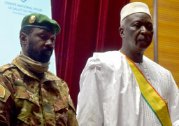 استقالة رئيس مالي ورئيس الحكومة الانتقاليين