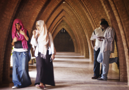 السودان يعلق الدراسة لمدة شهر ويوقف الصلوات والشعائر لاحتواء كورونا