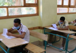 طلاب الثانوية العامة يؤدون اليوم الامتحان التجريبي الثاني