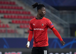 ليكيب: باريس جيرمان يفتح قنوات اتصال لضم كامافينجا