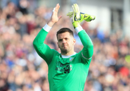 موقع بريطاني: مانشستر يخطط لضم حارس استون فيلا لخلافة دي خيا