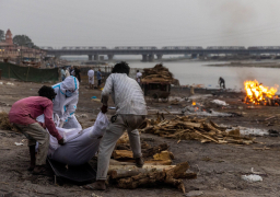 الهند .. وثيقة حكومية تقر بإلقاء جثث ضحايا كورونا بالأنهار