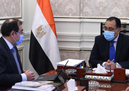 رئيس الوزراء يتابع مع وزير البترول موقف تنفيذ المشروعات