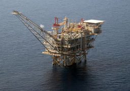 «النواب» يوافق على الترخيص لوزير البترول للتنقيب عن البترول في غارب والصحراء الشرقية