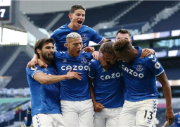 إيفرتون يجدد تعاقده مع كايل جون لمدة عامين