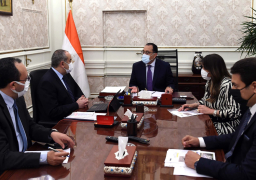 رئيس الوزراء يتابع مع وزير الطيران أعمال تطوير مطار برج العرب