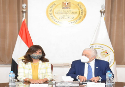 شوقي ومكرم يبحثان إجراء امتحانات للطلبة غير القادرين على العودة للكويت