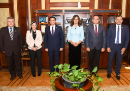 وزيرة الهجرة تستقبل وفدا من حزب حماة الوطن لبحث مبادرة “مراكب النجاة”