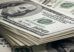 الدولار يرتفع قرب أعلى مستوى في 2021