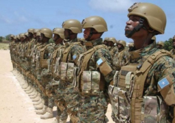 الجيش الصومالي يعلن مقتل أكثر من 60 من مسلحي حركة الشباب في انفجار قنبلة أثناء تجميعها